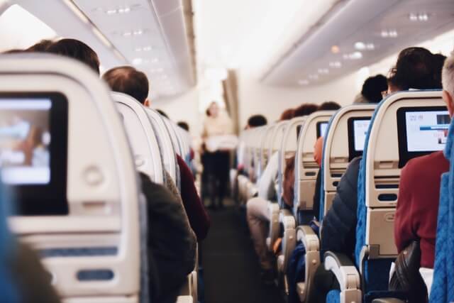 prendre l’avion avec bébé dans l'avion avec un bébé
