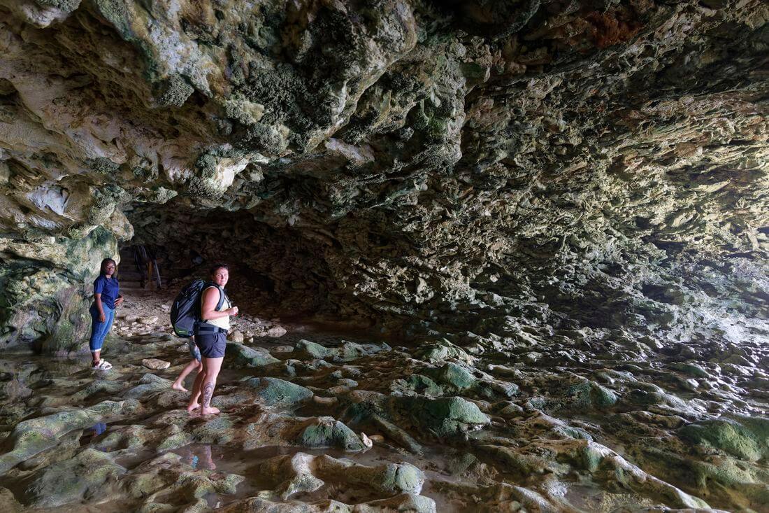 Visite d'une grotte à la barbade Visite d'une grotte