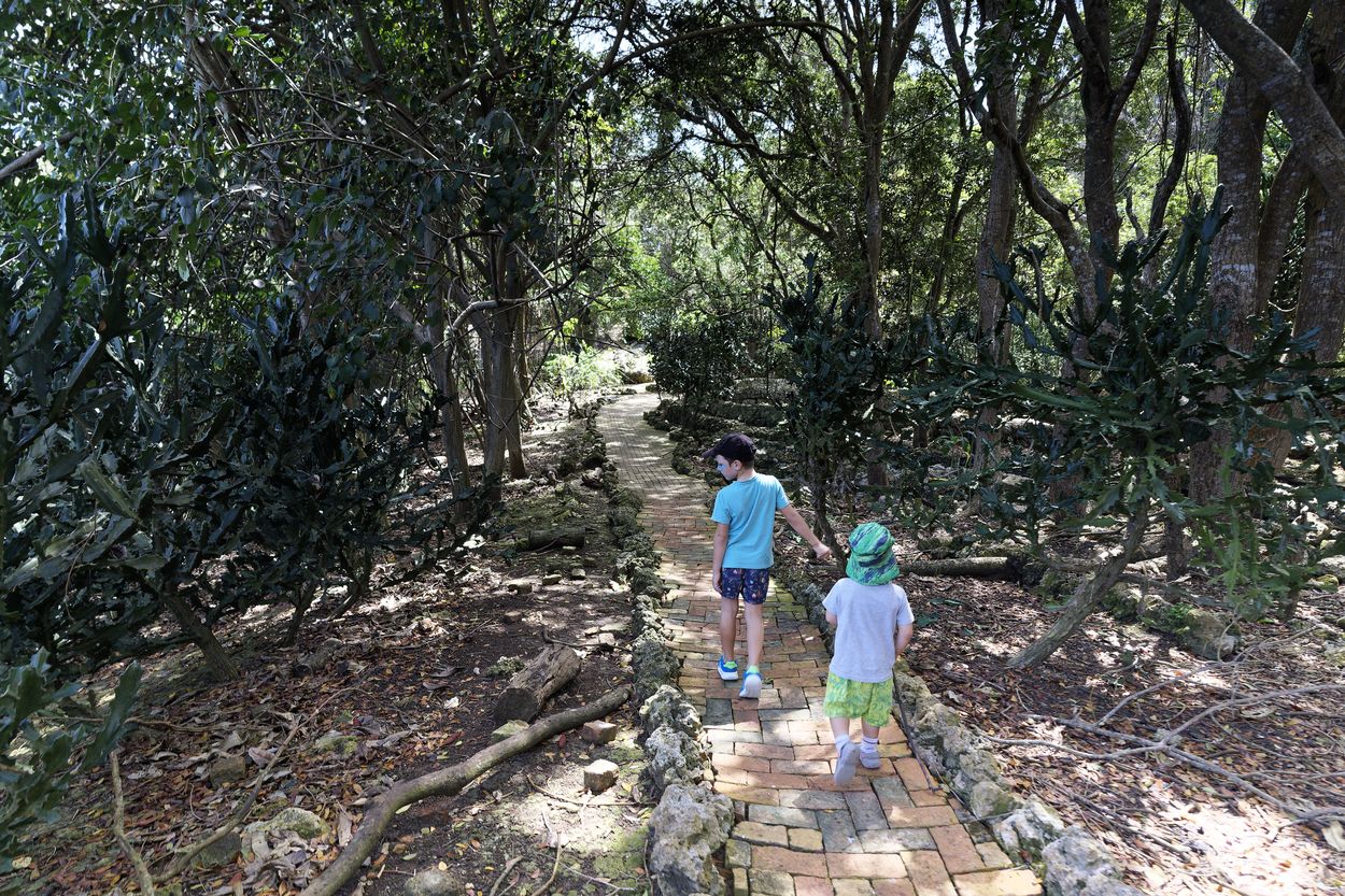 Spaziergang mit den Kindern in Barbabe Spaziergang mit den Kindern in Barbabe