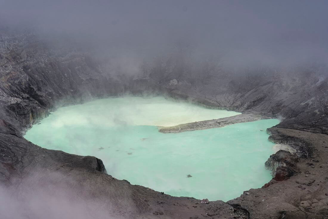 Krater des Vulkans Poás wunderschöne farbe des kraters des vulkans poás