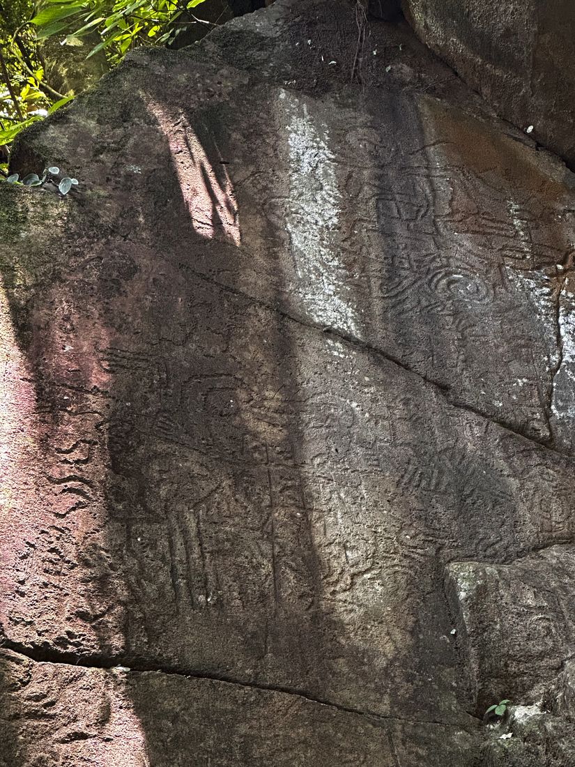 petroglyphen hieroglyphe in costa rica