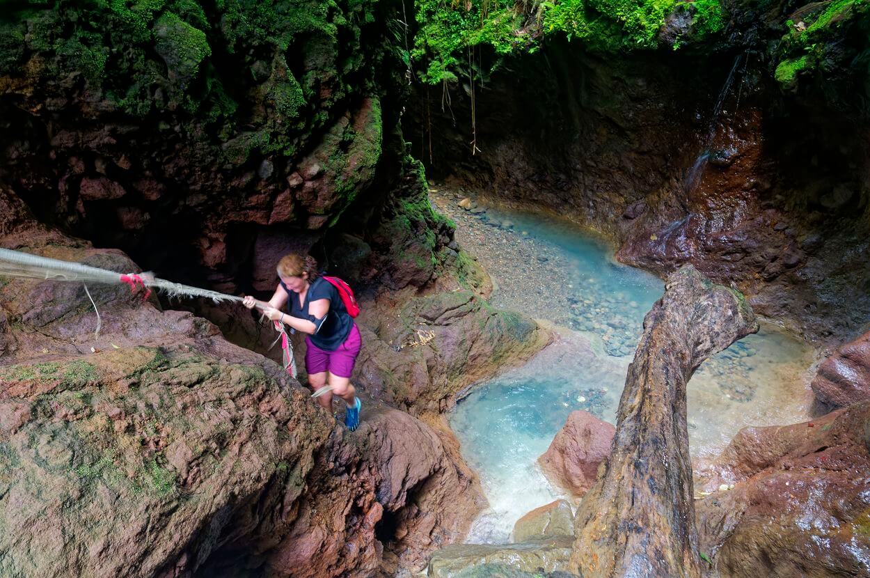 Mélanie qui passe dans le canyon
