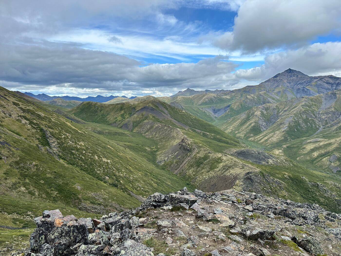 vue panoramique sur le parc Tombstone Paysage montagneux sur la Dempster Highway