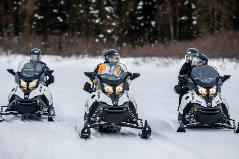 sortie motoneige séjour au Québec motoneige activité incontournable