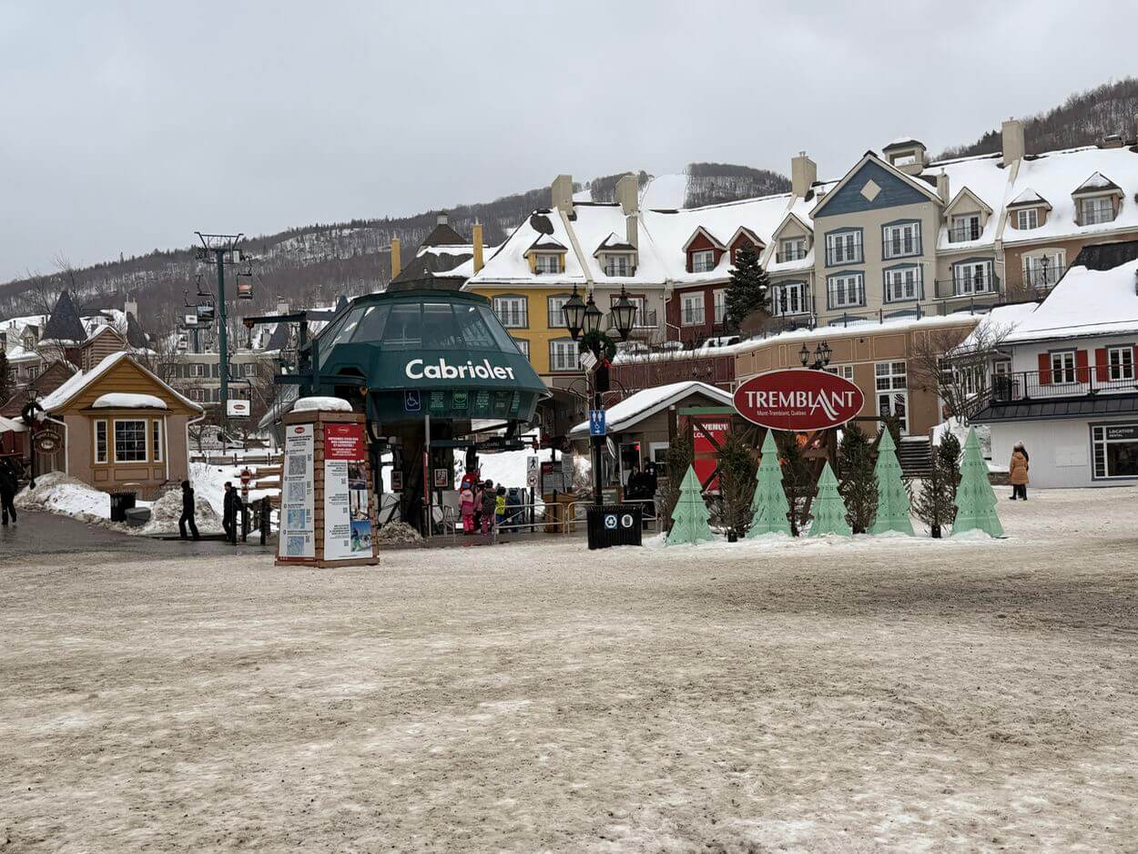 Einfahrt nach Mont Tremblant transport hotel mont tremblant
