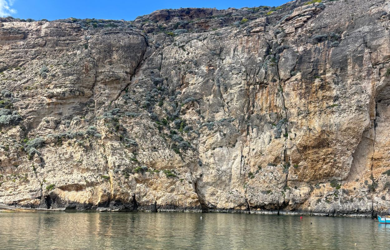 Dwejra bay mit Inland sea dwejra bay in malta gozo