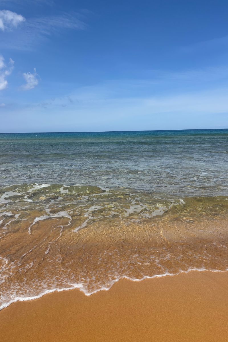 Ramla Bay strand ramla bay mit rotem sand