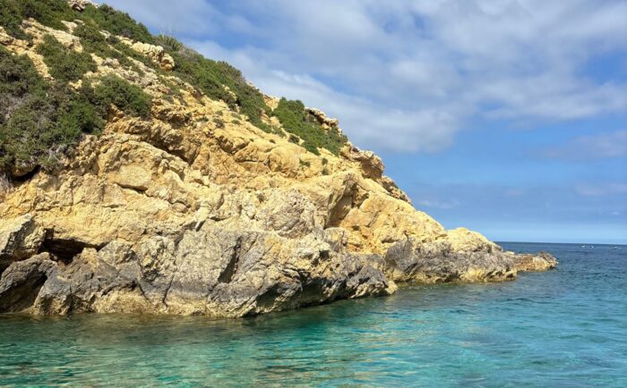 Felsen und türkisfarbenes Wasser Malta maltesische landschaften