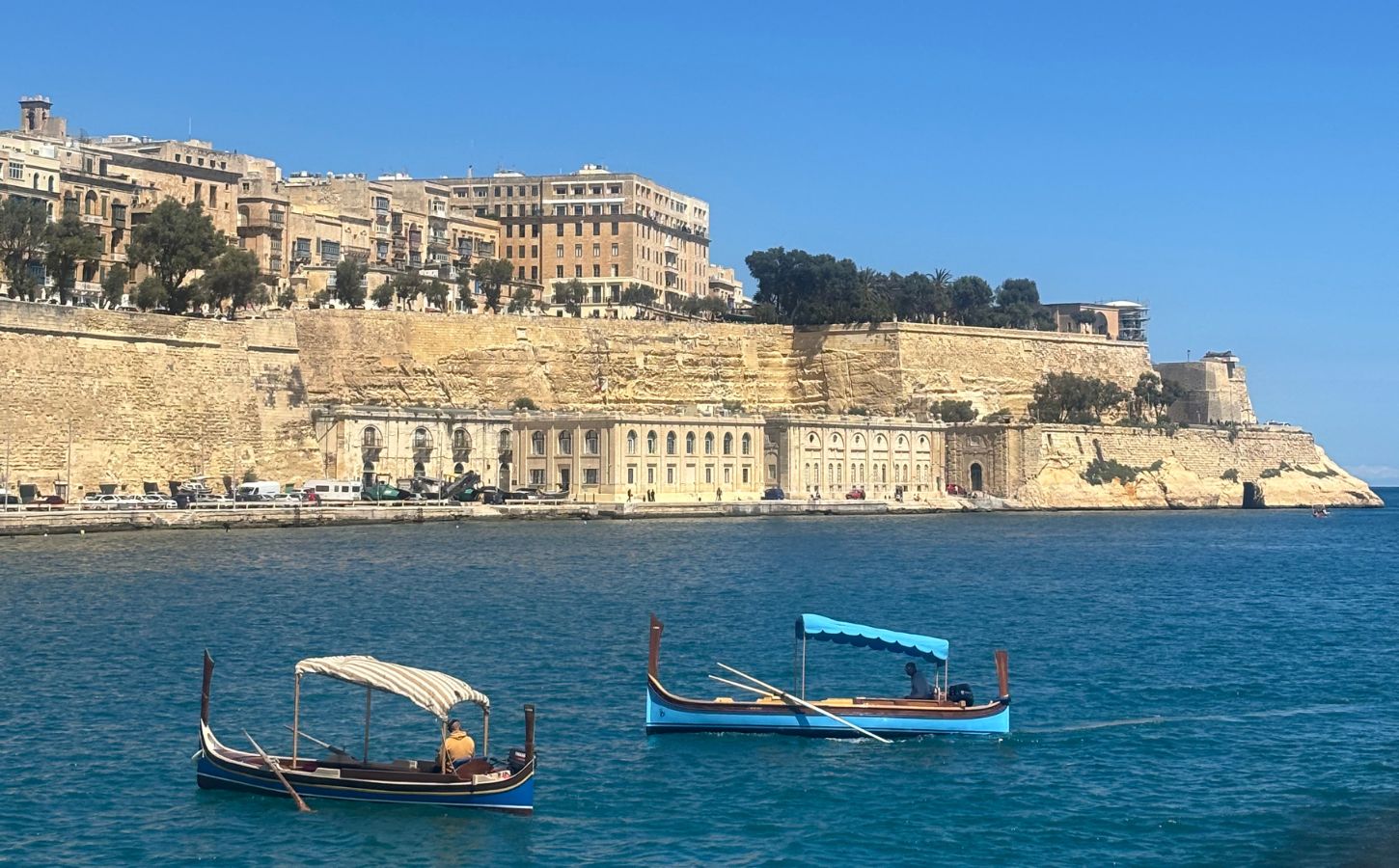 louer scooter malte luzzu taxi-boat malte