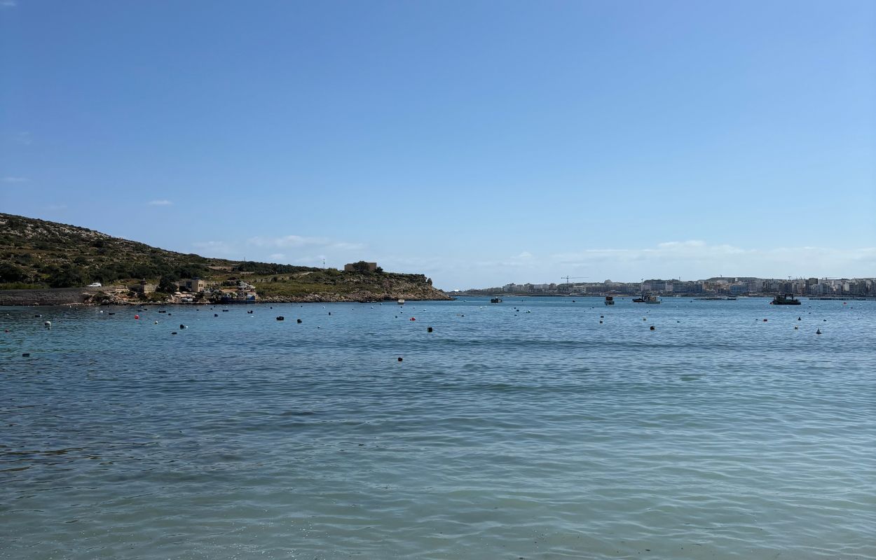 moyens de transport à malte plage isolée malte
