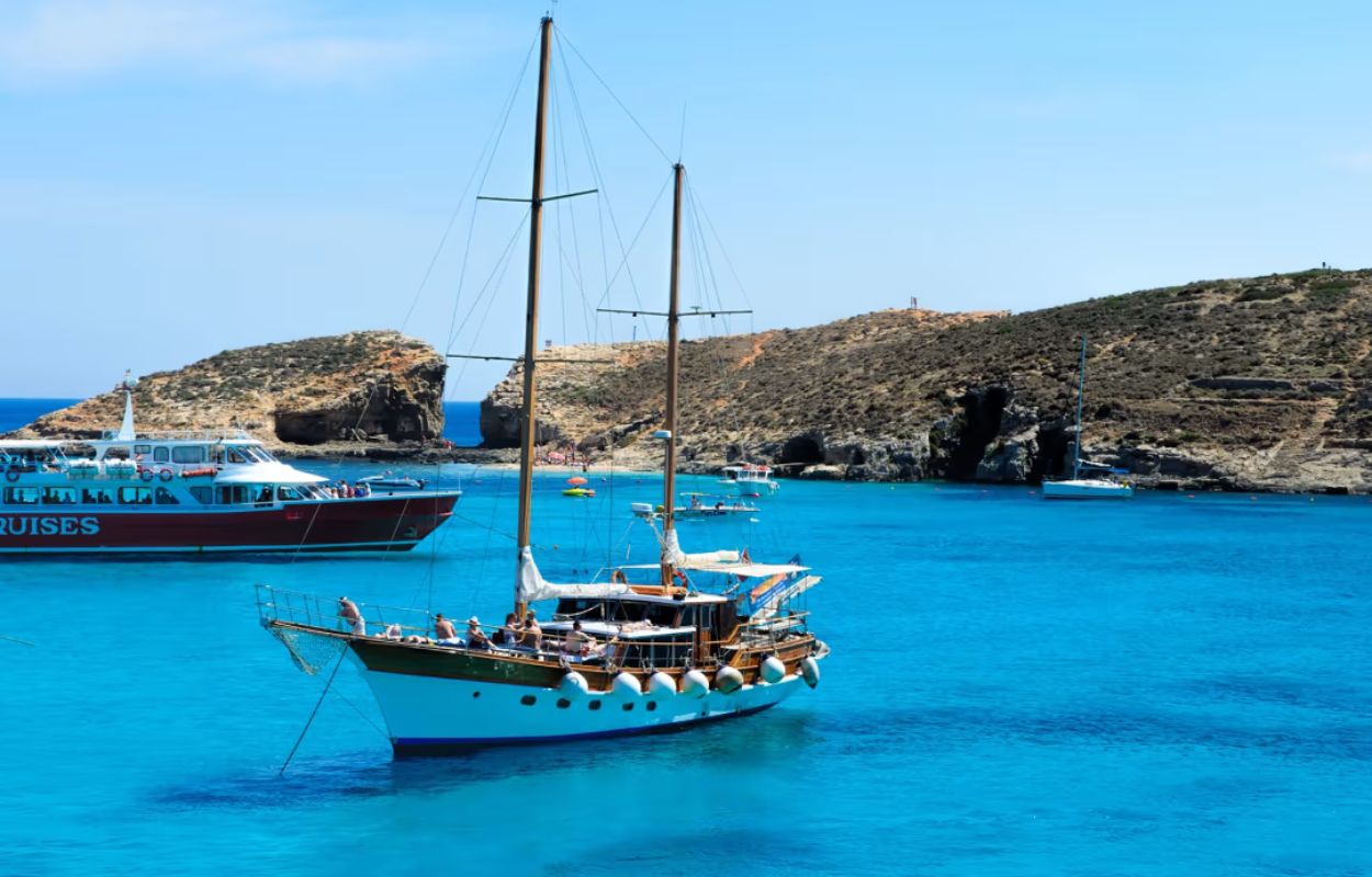 Ausflug mit dem Piratenschiff in die Blaue Lagune piratenboot malta