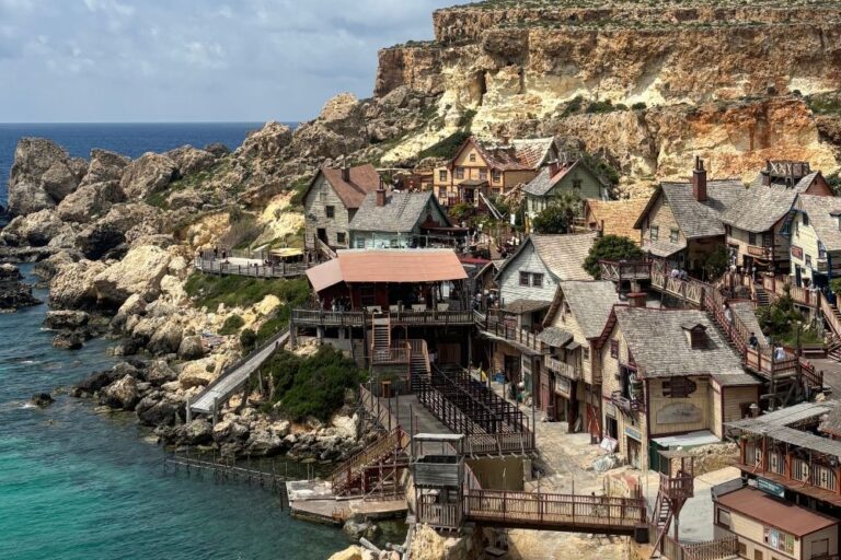 village de popeye à malte parc à thème popeye