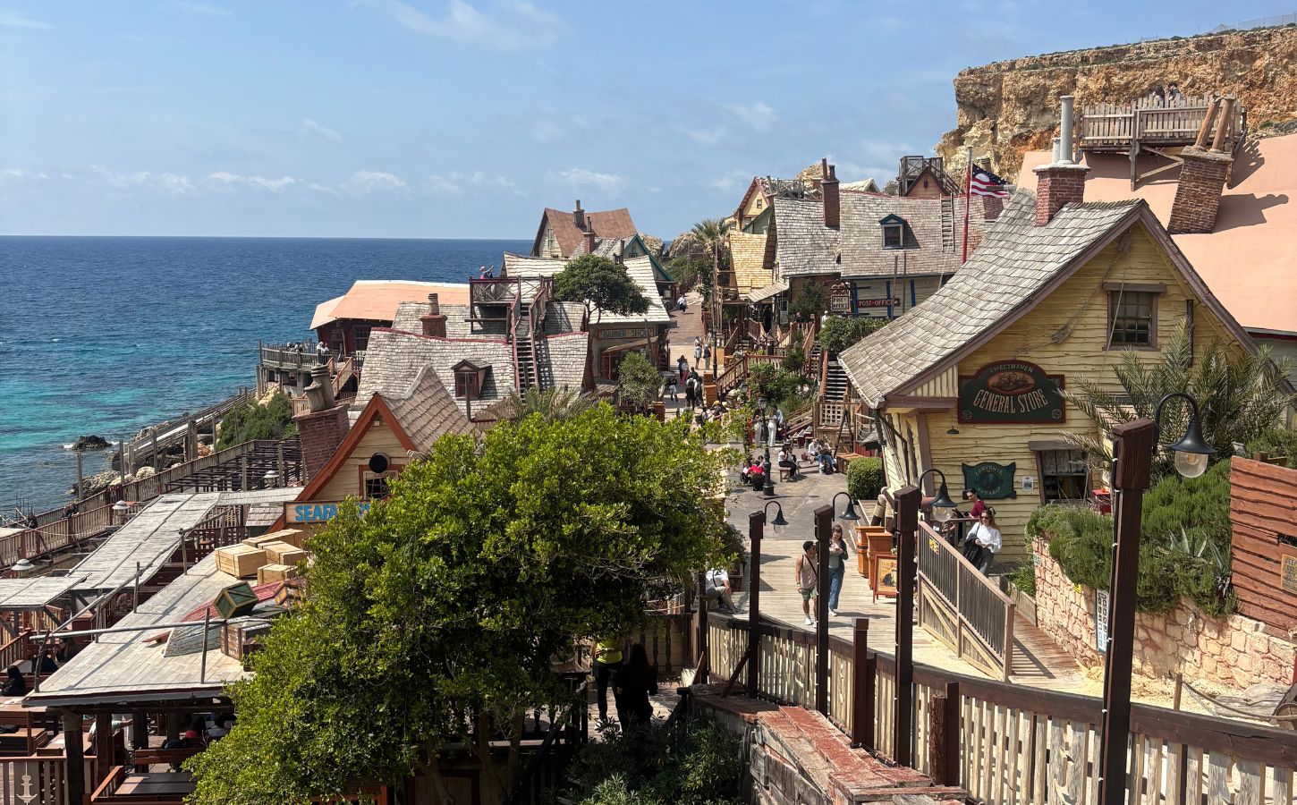 Besichtigen Sie das Popeye-Dorf auf Malta ankunft im dorf popeye