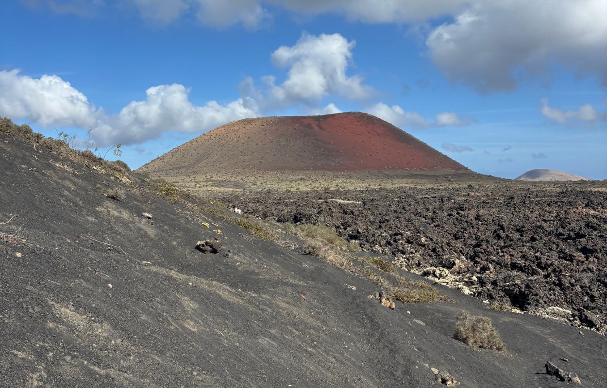 Excursión a Montaña Colorada mejores rutas de senderismo en lanzarote