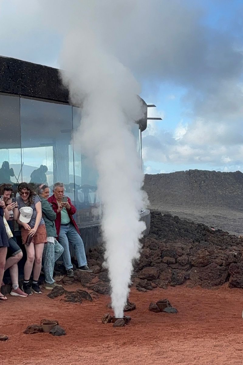 geyser à timanfaya démonstration timanfaya