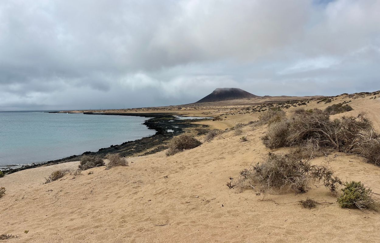 playa de la francesa in la graciosa la graciosa beach