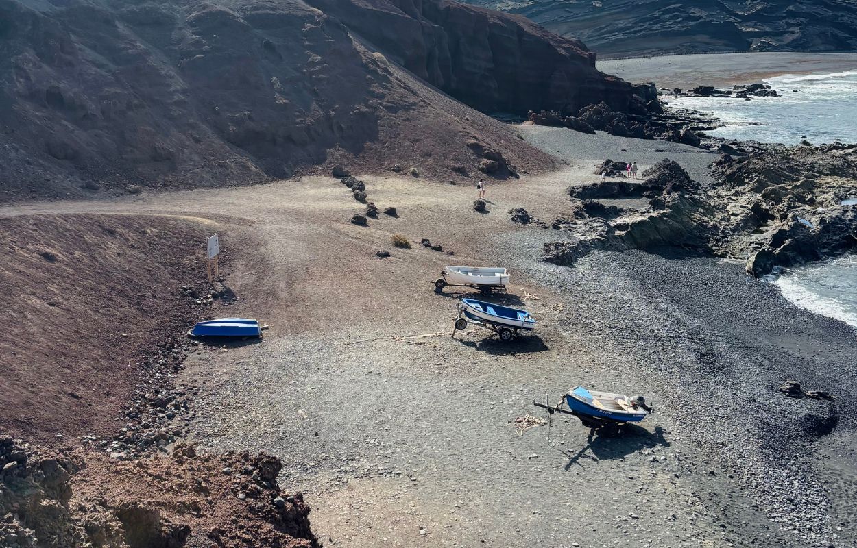 playa del paso en lanzarote senderismo en el golfo