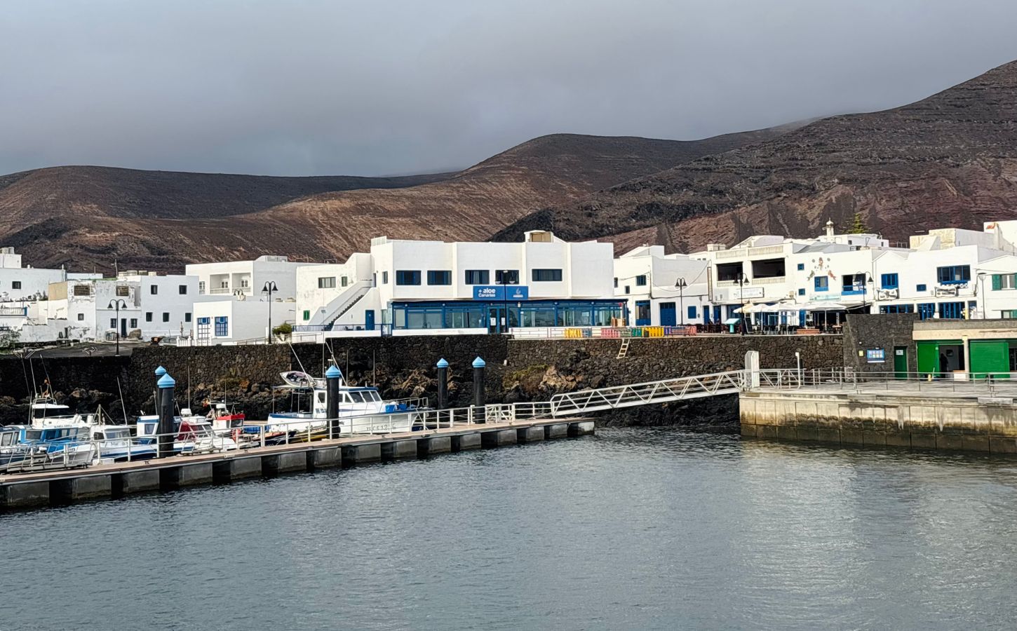 ciudad y puerto de Orzola orzola en lanzarote