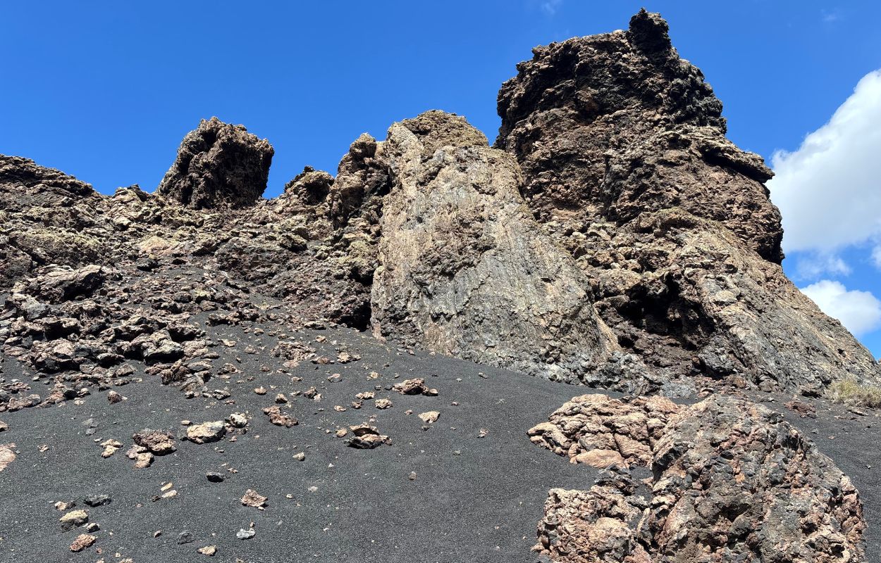 volcán del cuervo cráter lanzarote interior del volcán del cuervo