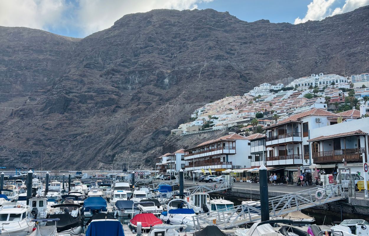 Boote von Teneriffa zu den Kanarischen Inseln hafen von los gigantes auf den kanarischen inseln