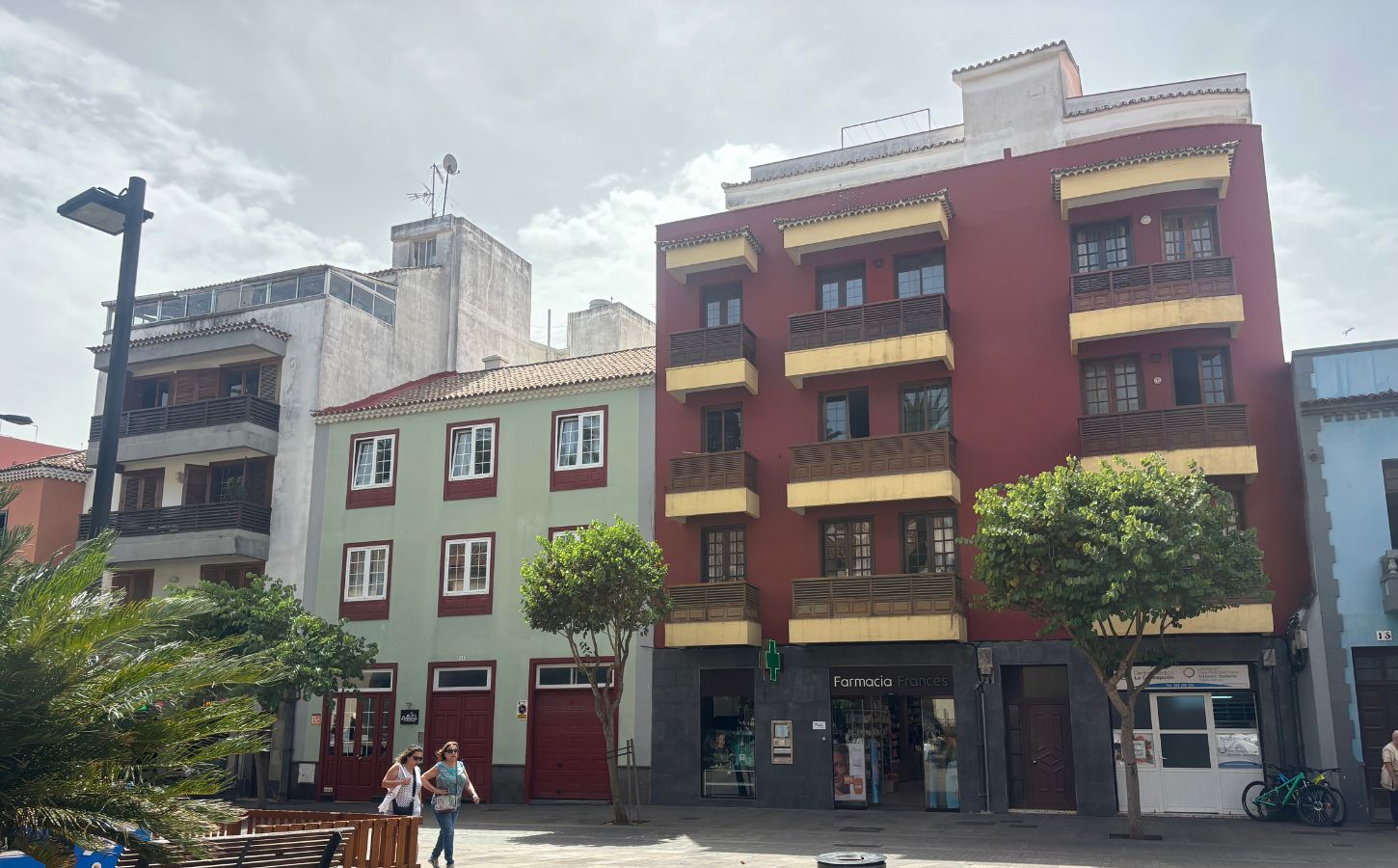 bâtiments au style colonial tenerife façades colorées à tenerife
