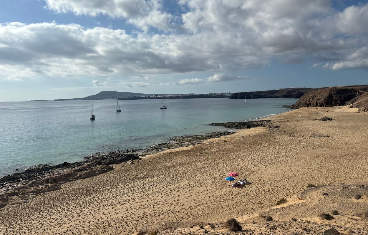 plage au sein du parc de los ajaches plages à côté de playa blanca sud