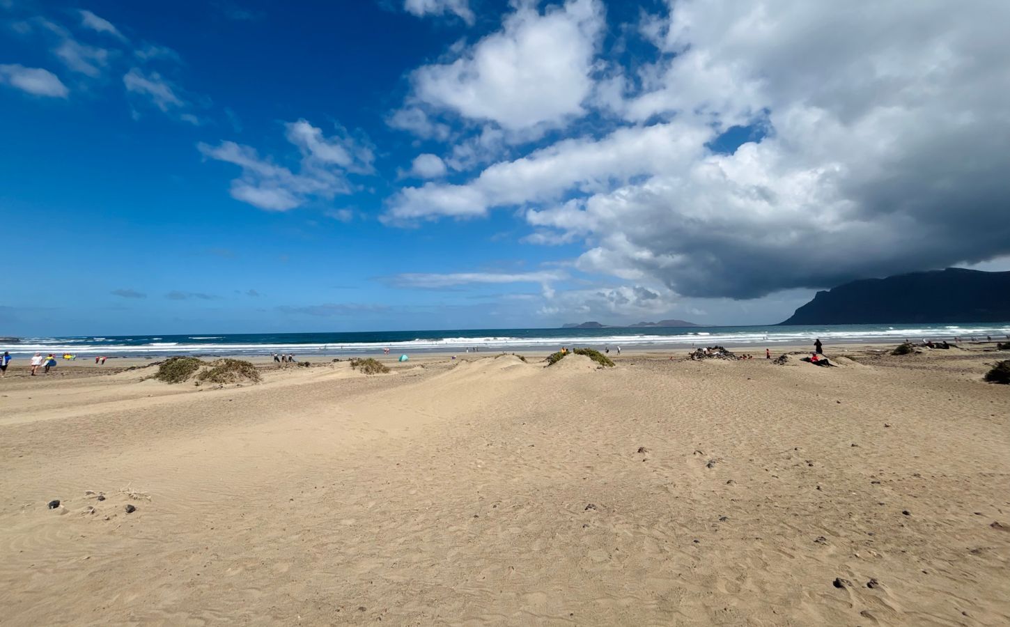 Strand von Famara Lanzarote surfen in famara