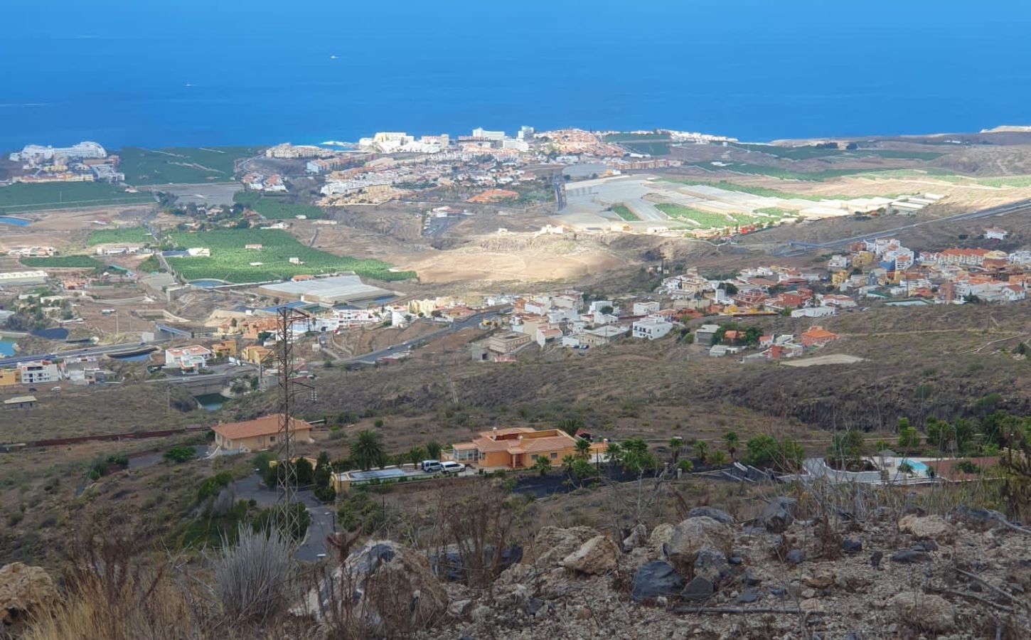 vue en hauteur depuis tenerife vue sur l'océan depuis les hauteurs