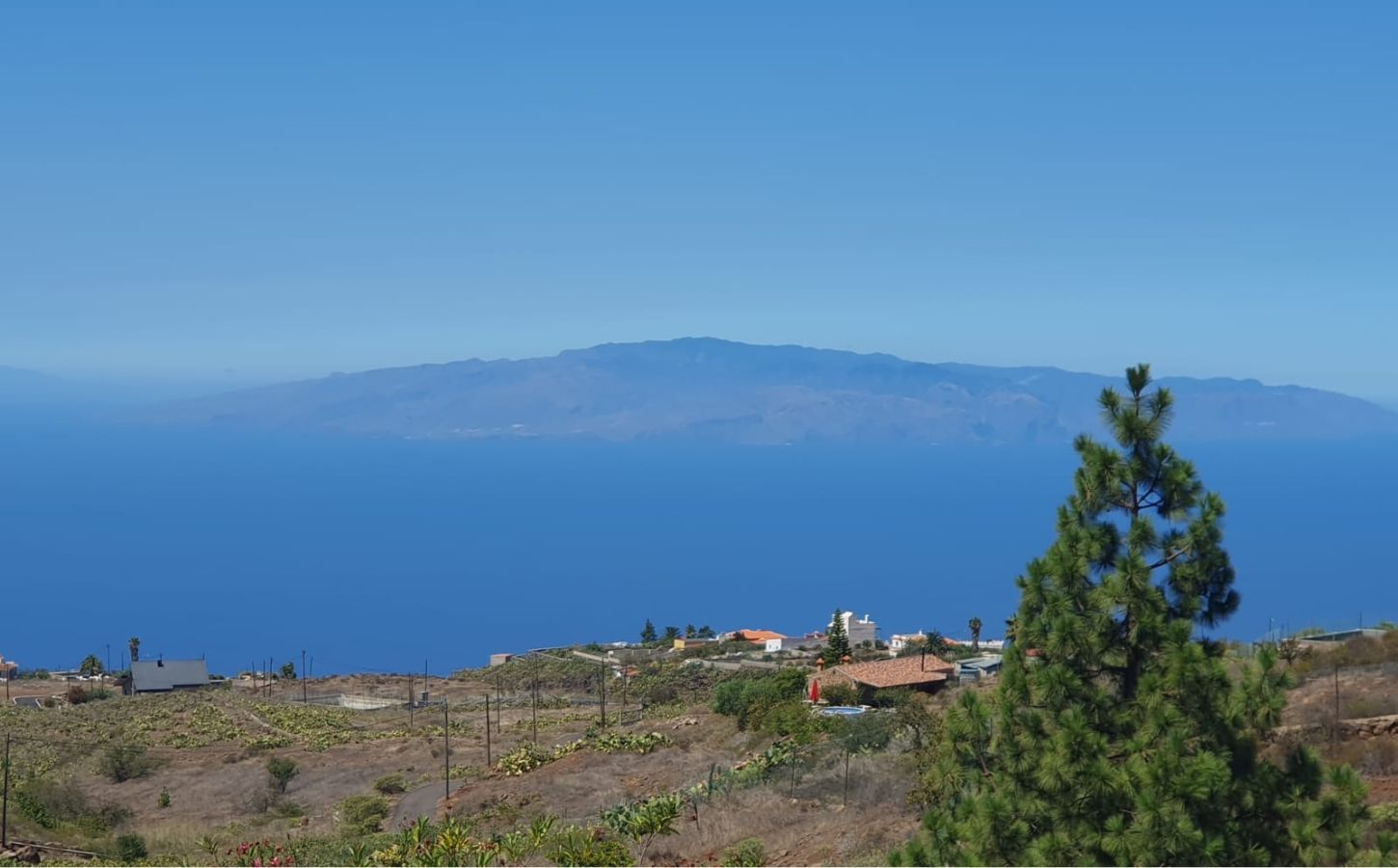 Blick auf La Gomera von Teneriffa aus von teneriffa nach la gomera reisen