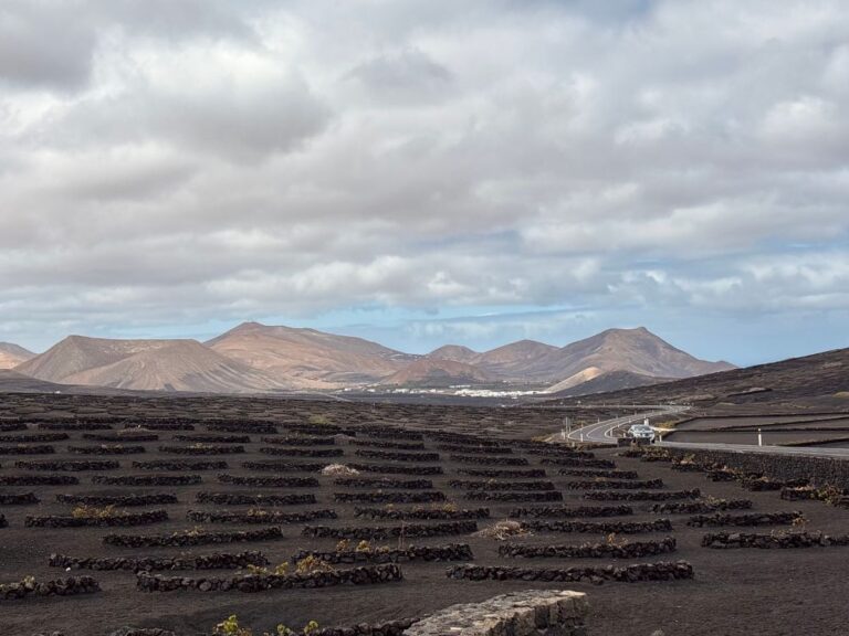 mit dem auto auf lanzarote unterwegs sein