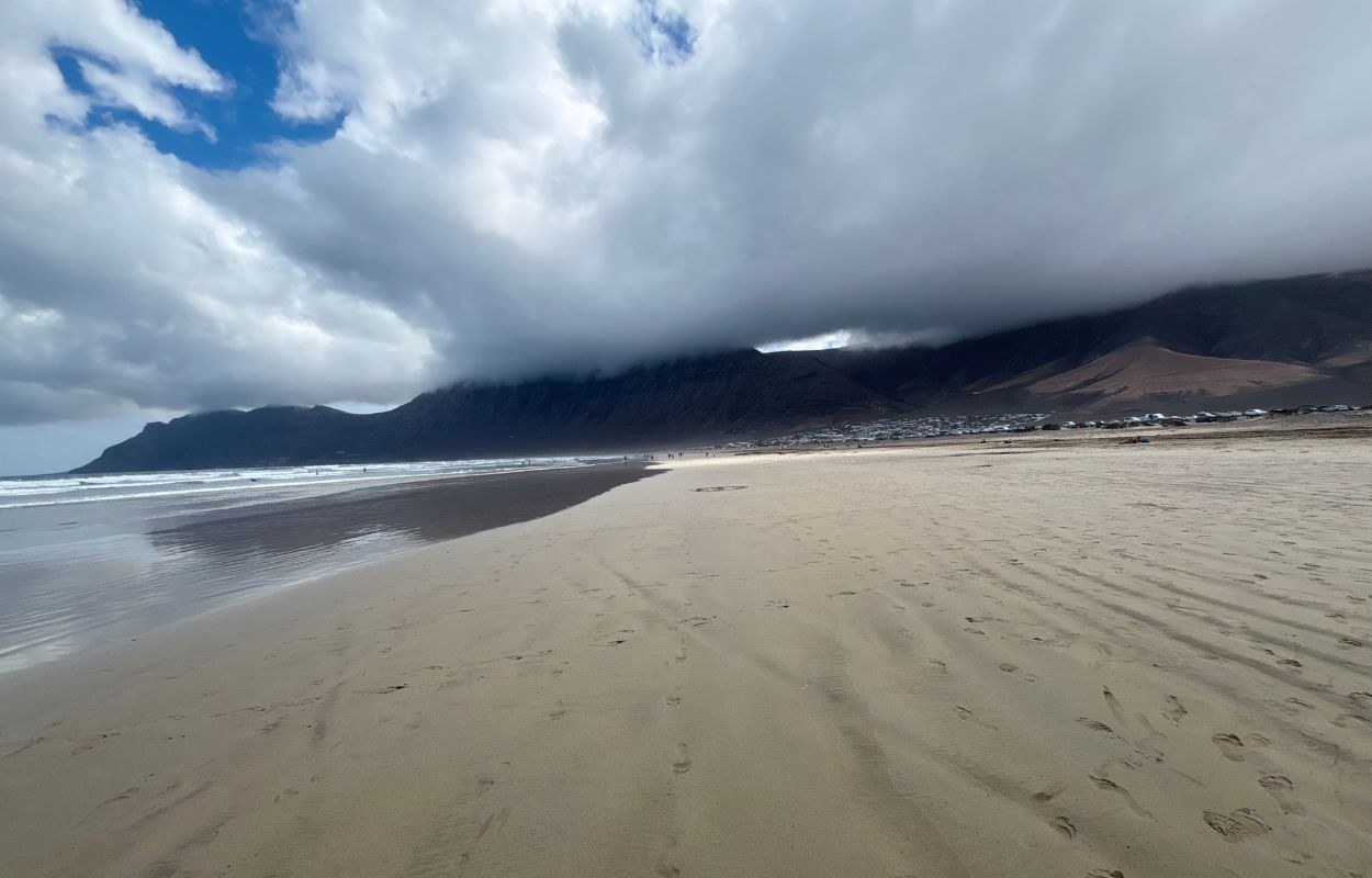 Landschaften im Norden Lanzarotes strand zum surfen auf lanzarote
