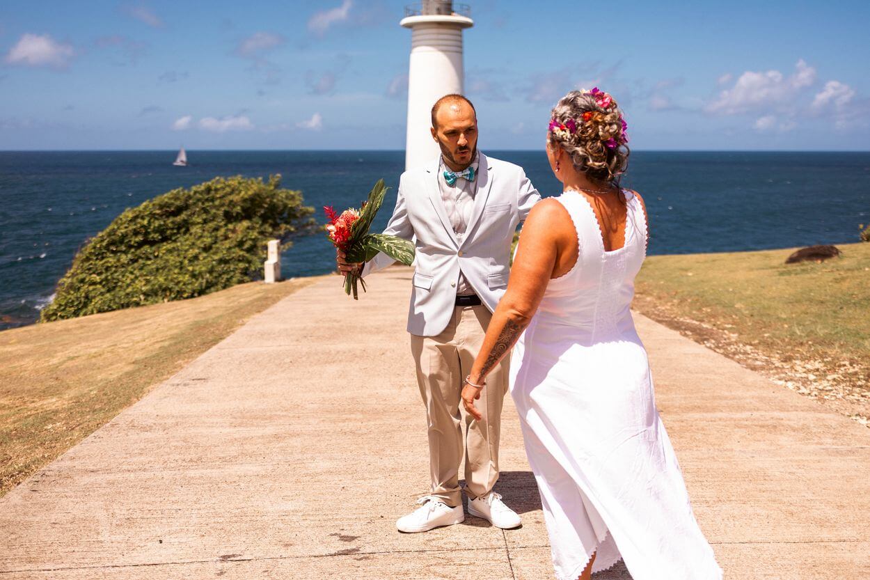 mariage 2025 derriere les deux pieds dehors