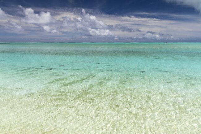 vue de la plage de matira bora matira beach