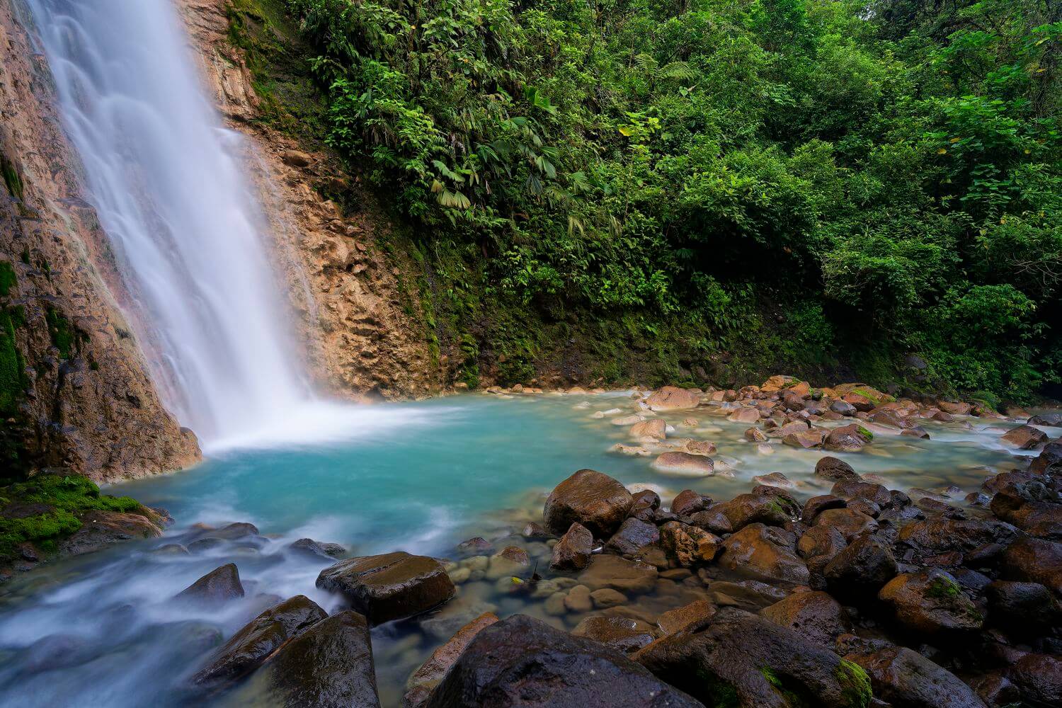 Cascada azul Cascada Bajos del Toro