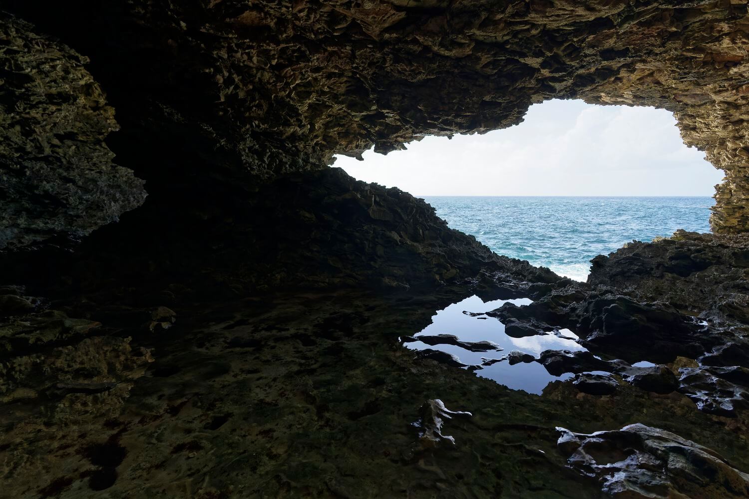 Ventana de la Cueva de la Flor Animal vista desde la Cueva de la Flor Animal