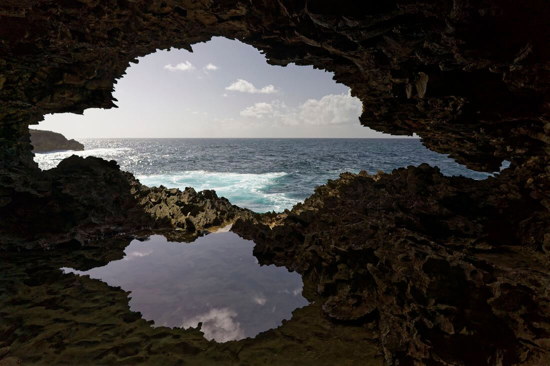 Vista desde la cueva de Barbados punto de vista en Barbados