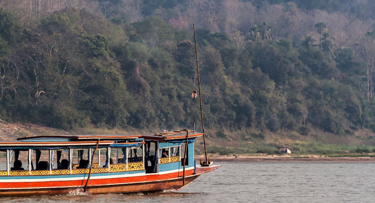 Paseo en barco por el Mekong, imprescindible en Laos Paseo en barco en Laos: ¿qué hacer?