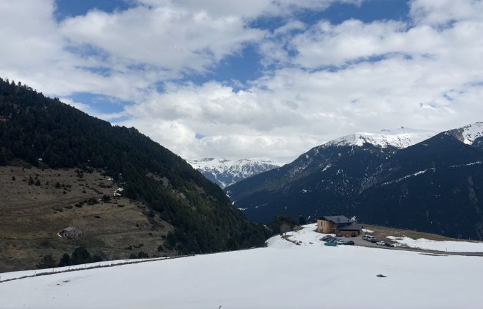 Schneebedeckte Landschaften in Andorra* Blick von oben