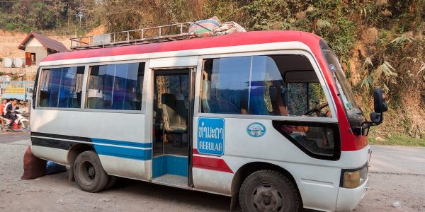 Mit dem Bus in Laos unterwegs Tagesbus in Laos