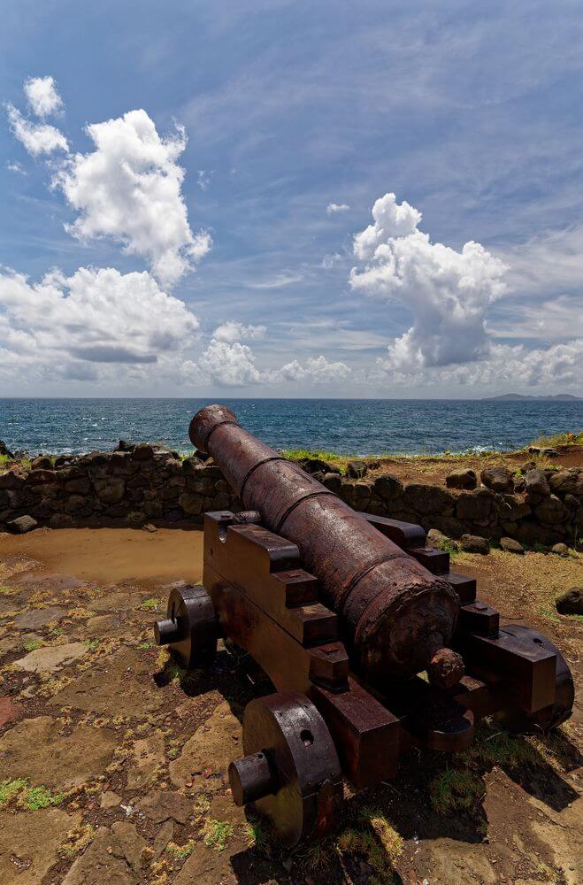 Blick von der Meerseite Grande Pointe Guadeloupe entlang der Küste