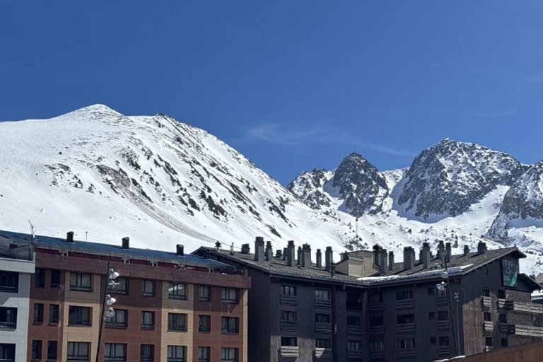 Fahre nach Pas de la Casa Pas de la Casa in Andorra