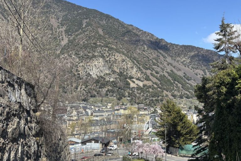 Aktivitäten in Andorra Blick auf Andorra la Vella