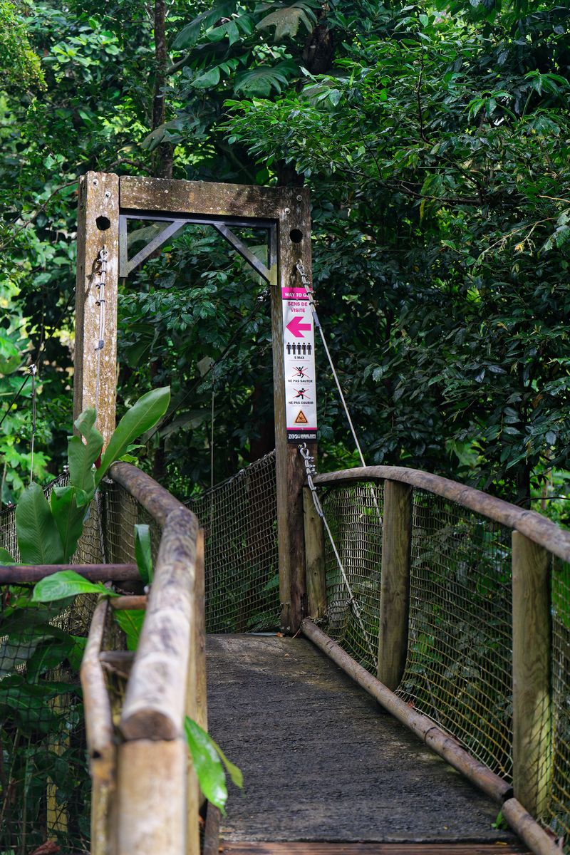 Eingang zum Zoo von Guadeloupe Eingang zum Zoo von Guadeloupe