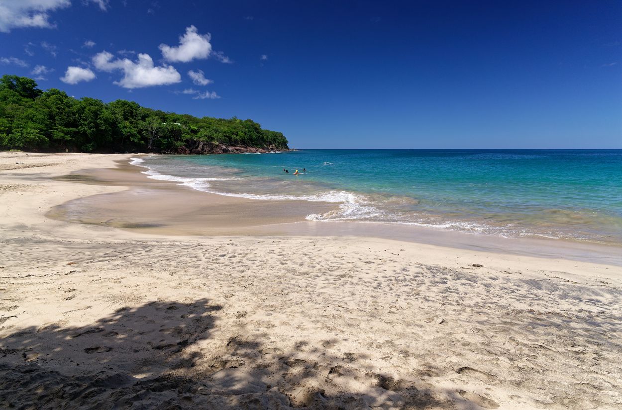 Küstenhotel in Guadeloupe Strand an der Küste von Guadeloupe