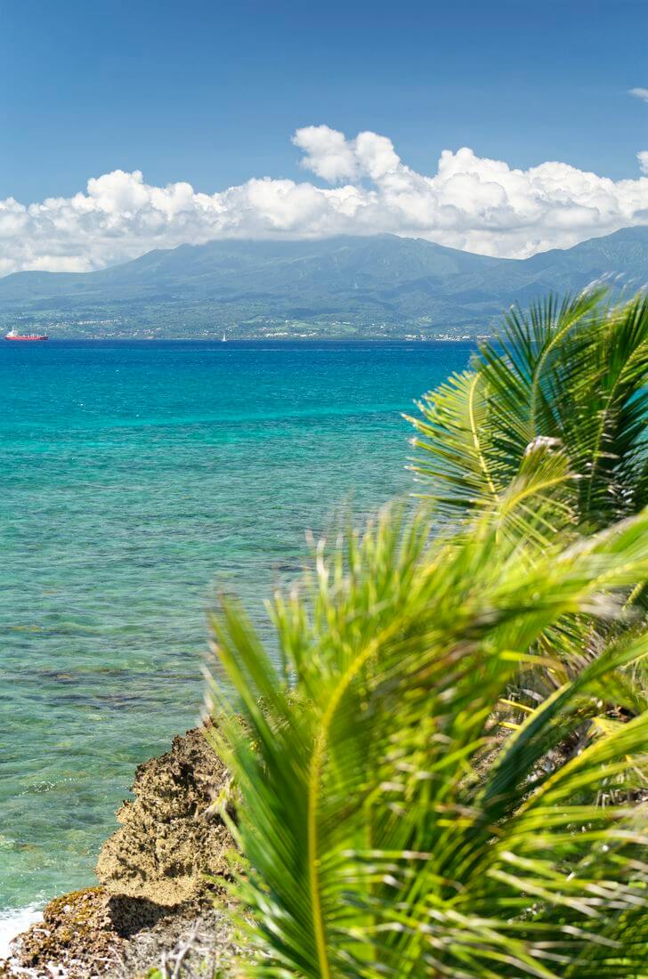 Karibisches Meer Aussichtspunkt und Blautöne über dem Îlet Gosier