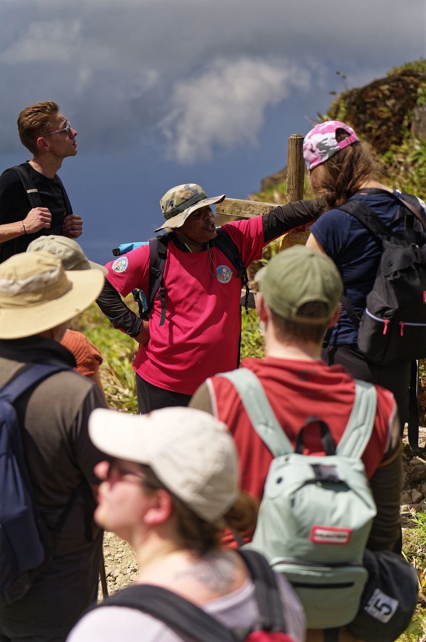 Unsere Gruppe beim Wandern Soufrière und unser Guide