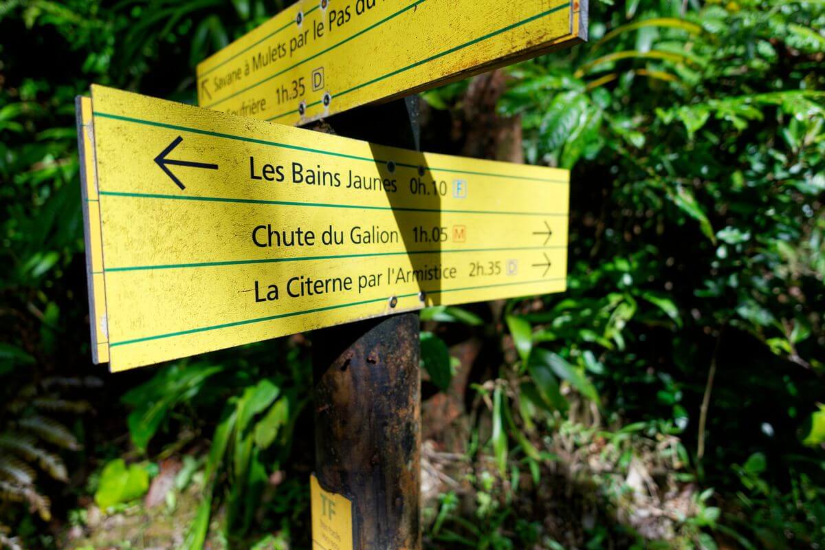 Schild zum Folgen zu den Galion Falls Weg zu den Galion Falls