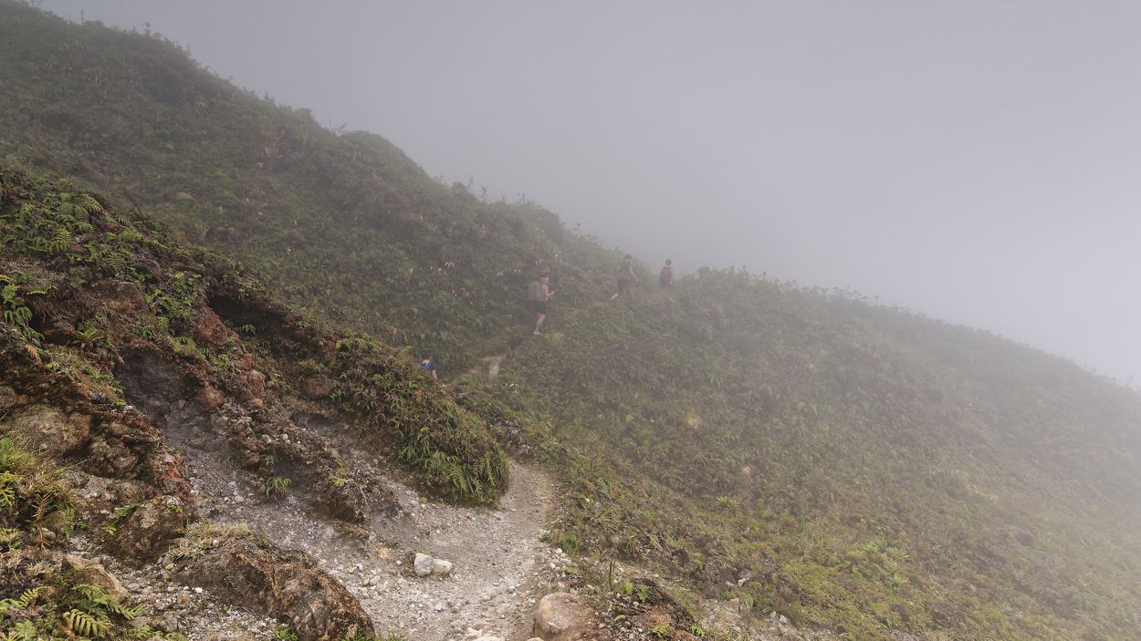 beschädigter Wanderweg Soufrière beschädigter Wanderweg Soufrière