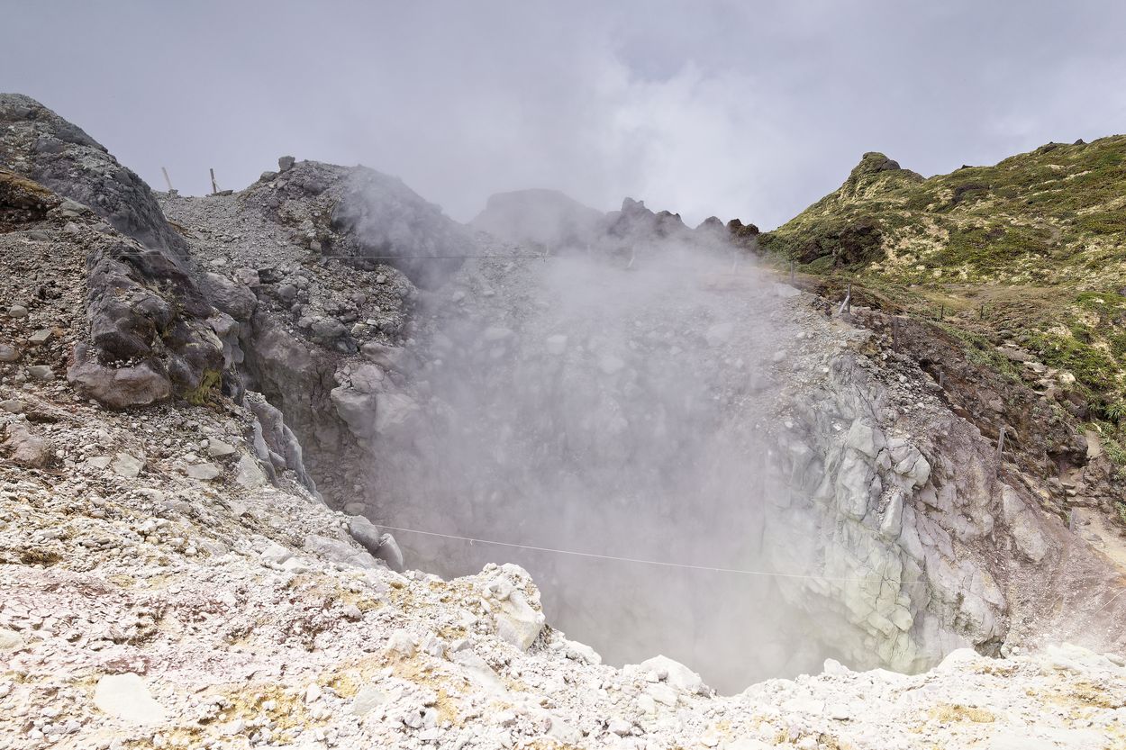 Rauchendes Loch im Soufrière-Vulkan Rauchendes Loch im Soufrière-Vulkan