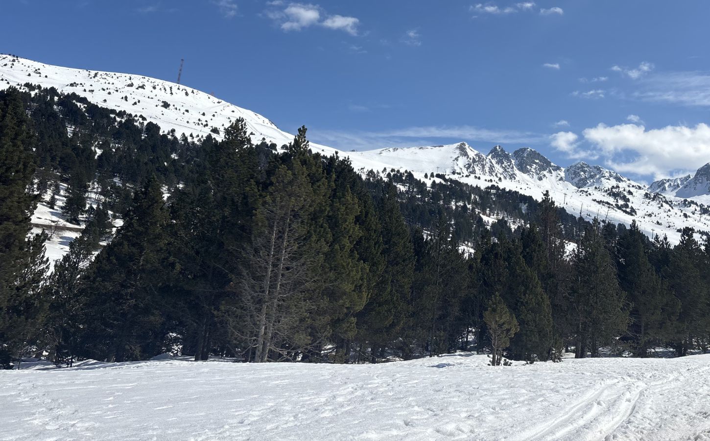 im Winter nach Andorra kommen verschneite Berge in Andorra